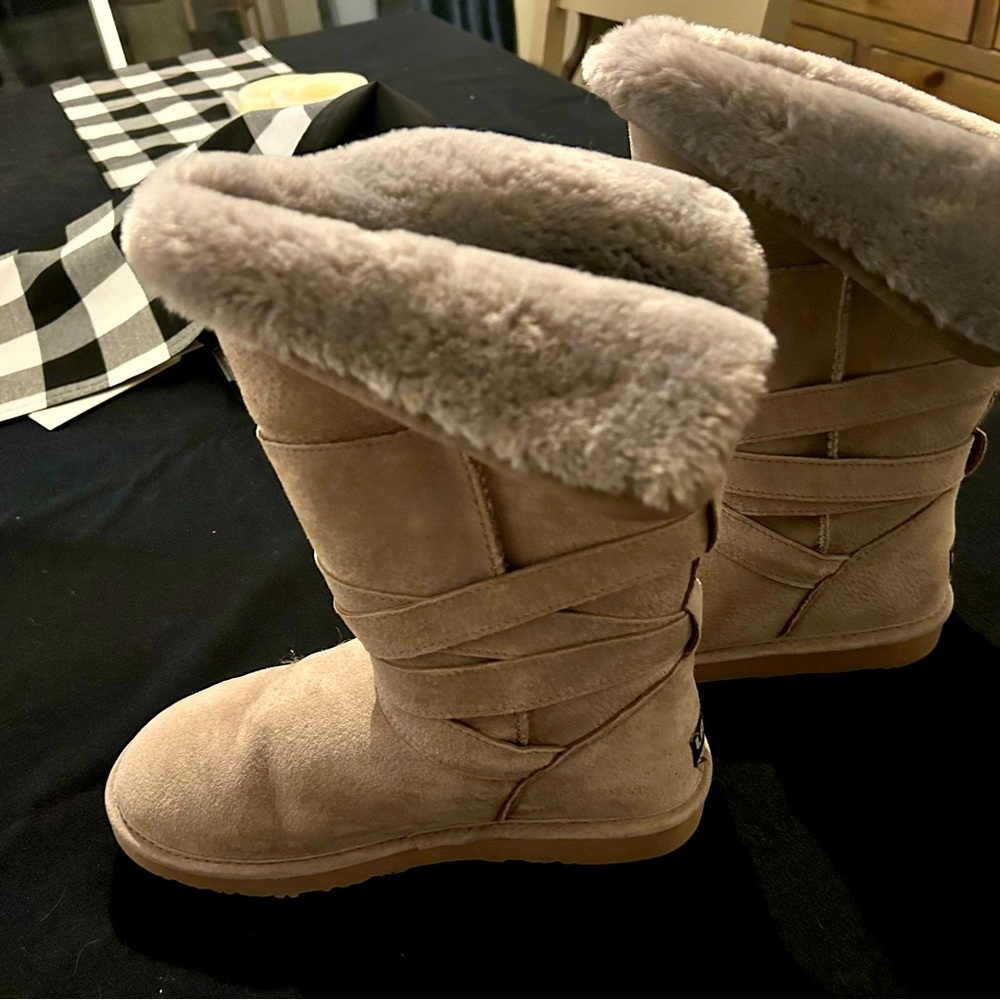 Lamo size 71/2-8 mid calf boots